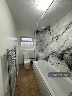 3 bedroom terraced house to rent, Austen Close, London, SE28