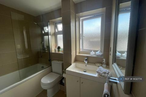 3 bedroom semi-detached house to rent, Rowditch Lane, London, SW11