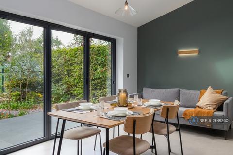 5 bedroom semi-detached house to rent, Mossville Gardens, Morden, SM4