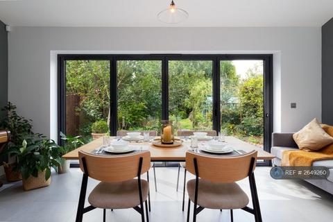 5 bedroom semi-detached house to rent, Mossville Gardens, Morden, SM4