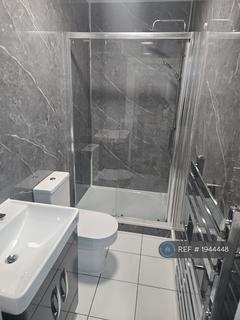 Studio to rent, College Avenue, Grays, RM17
