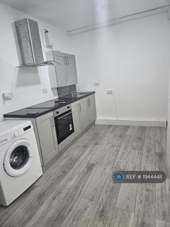 Studio to rent, College Avenue, Grays, RM17