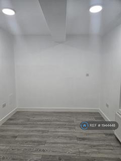 Studio to rent, College Avenue, Grays, RM17