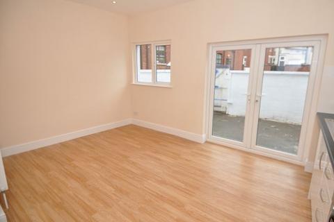 3 bedroom end of terrace house to rent, Gorton, Manchester M18