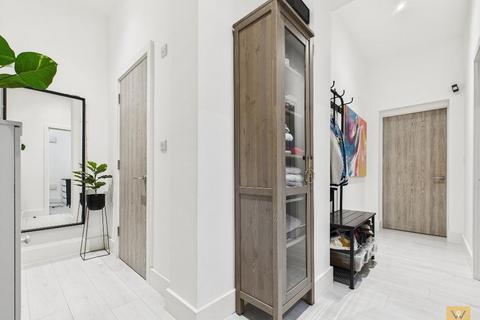 2 bedroom flat for sale, Great Moor, Stockport SK2