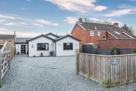 4 bedroom detached bungalow for sale - Church Road, Wisbech St Mary, Wisbech, Cambridgeshire, PE13 4RN