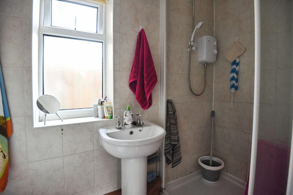 Apartment Shower Room