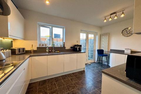 3 bedroom terraced house for sale, Telscombe Way, Stopsley, Luton, Bedfordshire, LU2 8JW