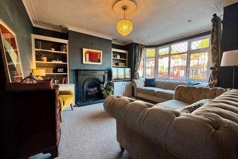 5 bedroom semi-detached house for sale, Cutenhoe Road, South Luton, Luton, Bedfordshire, LU1 3NF