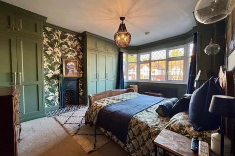 5 bedroom semi-detached house for sale, Cutenhoe Road, South Luton, Luton, Bedfordshire, LU1 3NF