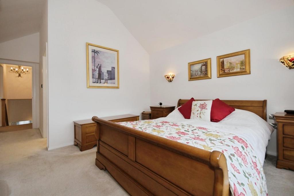 BEDROOM 1 03.jpg