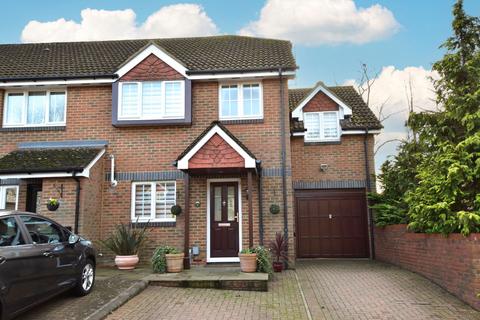 Lapwing Way, Abbots Langley, WD5