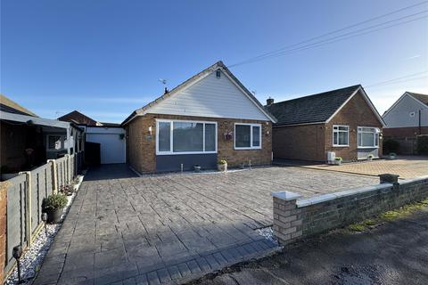 2 bedroom bungalow for sale - Cottage Grove, Clacton-on-Sea, Essex