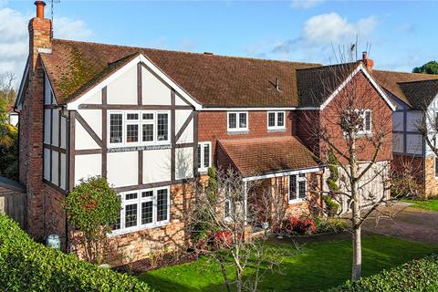 4 bedroom detached house for sale, Barber Close, Hurst, Reading