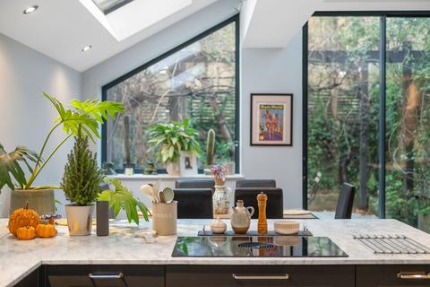 4 bedroom terraced house for sale, Charleston Street, London SE17