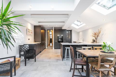 4 bedroom terraced house for sale, Charleston Street, London SE17