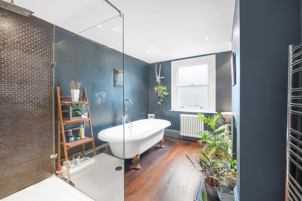 Family bathrooom