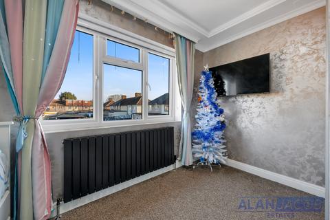 2 bedroom end of terrace house for sale, Standfield Road, Dagenham RM10