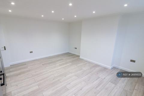 2 bedroom flat to rent, Deptford High St., London, SE8