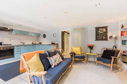 2 bedroom maisonette for sale, Durley Road, London, N16
