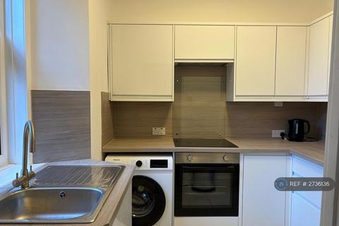 2 bedroom flat to rent, Bruce Street, Stirling, FK8