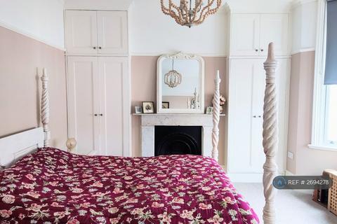 1 bedroom in a house share to rent, Tasman Road, London, SW9