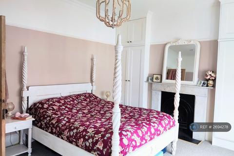 1 bedroom in a house share to rent, Tasman Road, London, SW9