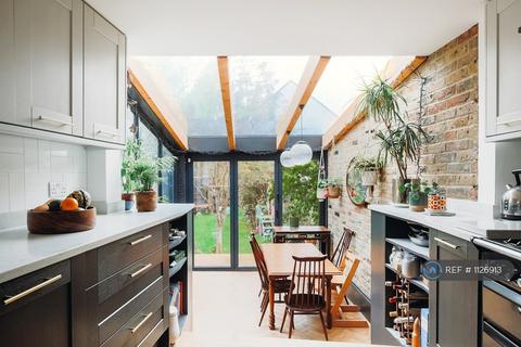 4 bedroom terraced house to rent, Dulwich Road, London, SE24