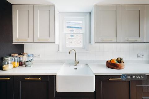 4 bedroom terraced house to rent, Dulwich Road, London, SE24