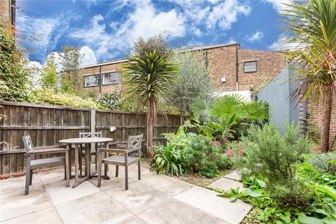 3 bedroom end of terrace house to rent, Johnston Close, London SW9