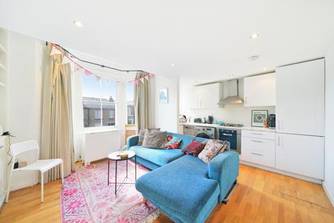 2 bedroom flat to rent, North Street, London SW4