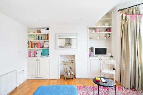 2 bedroom flat to rent, North Street, London SW4