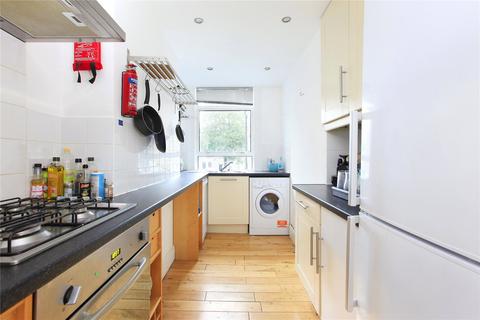 3 bedroom maisonette to rent, Ballater Road, London SW2