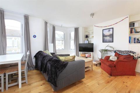 3 bedroom maisonette to rent, Ballater Road, London SW2