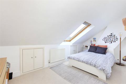 3 bedroom maisonette to rent, Ballater Road, London SW2