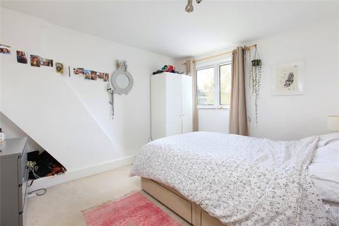 3 bedroom maisonette to rent, Ballater Road, London SW2