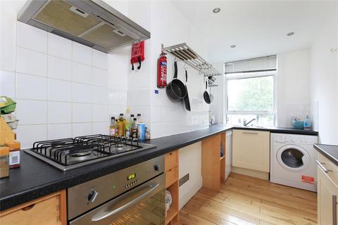 3 bedroom maisonette to rent, Ballater Road, London SW2