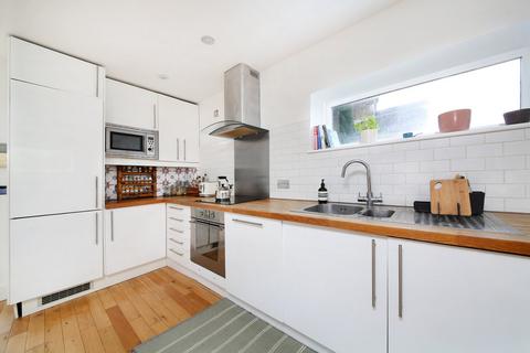 2 bedroom flat to rent, Ducie Street, London SW4