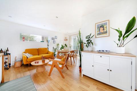 2 bedroom flat to rent, Ducie Street, London SW4