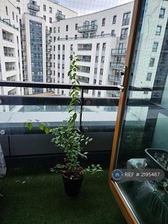 2 bedroom flat to rent, The Gateway West, Leeds, LS9