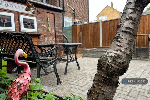 1 bedroom in a house share to rent, Heavitree Road, London, SE18