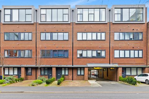 1 bedroom apartment for sale, Chertsey Road, Woking GU21
