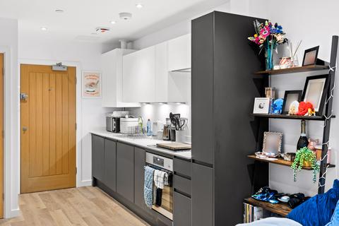1 bedroom apartment for sale, Chertsey Road, Woking GU21