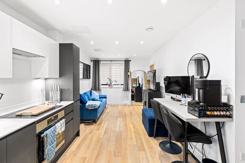 1 bedroom apartment for sale, Chertsey Road, Woking GU21