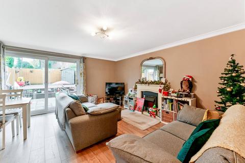 3 bedroom terraced house to rent - Cuthbert Gardens, Norwood, London, SE25
