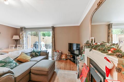 3 bedroom terraced house to rent, Cuthbert Gardens, Norwood, London, SE25