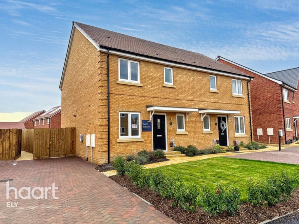 3 bedroom semi-detached house for sale