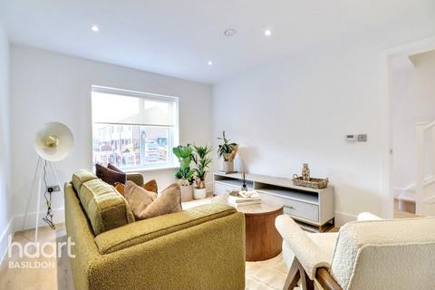 3 bedroom end of terrace house for sale, Sheppard Mews, Basildon