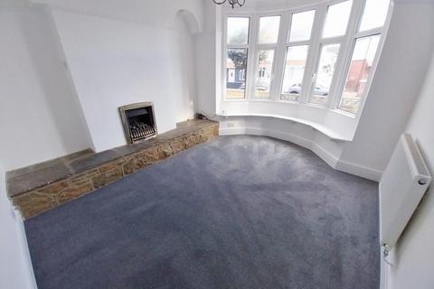 3 bedroom semi-detached house to rent, Mackworth Road, Porthcawl