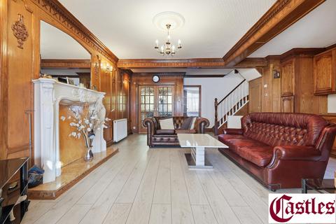 3 bedroom house for sale, Steeplestone Close, London, N18